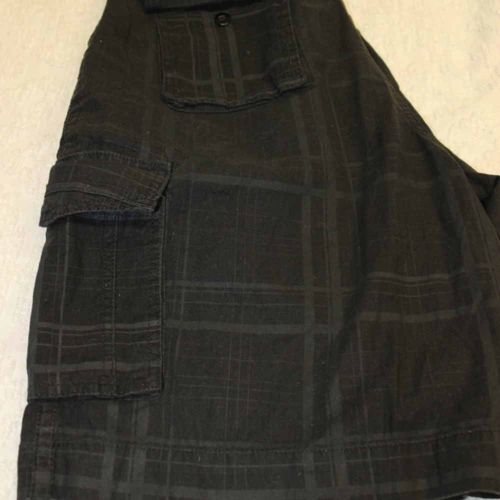 Champs Sports Men's Black & Gray Cargo Shorts - Picture 5 of 5